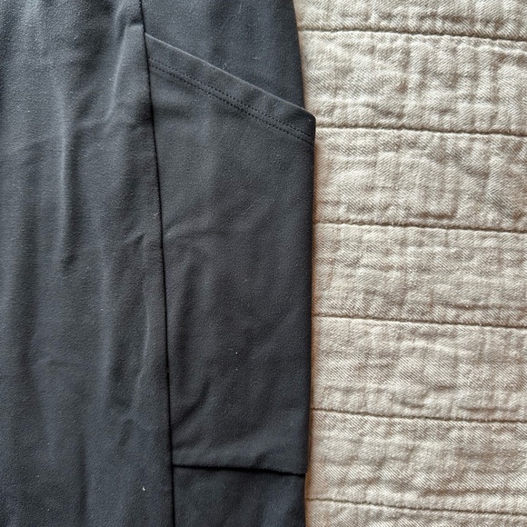 REI Women's Black High-Waisted Bike Shorts with pockets - Picture 2 of 5